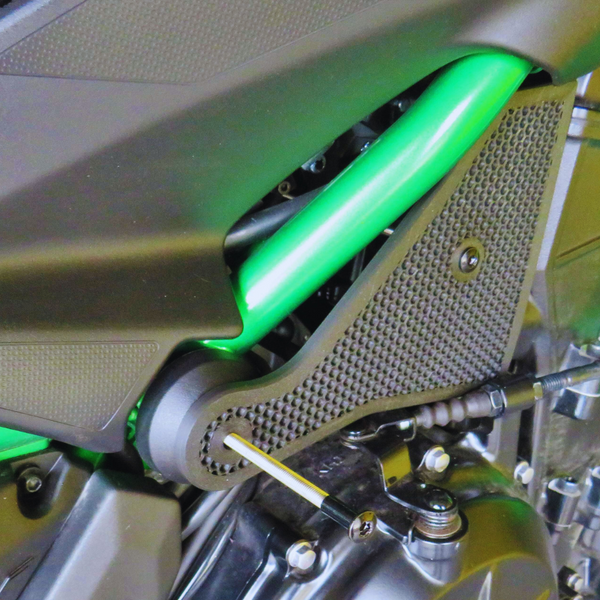 Ridenx motor cladding on the side of Kawasaki Z650 - Kokox Design