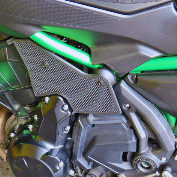 Ridenx motor cladding on the side of Kawasaki Z650 - Kokox Design