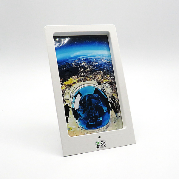 IQDESK - SpaceCarger - Kokox Design