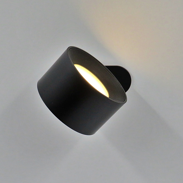 Lámpara LED de campista con soporte magnético