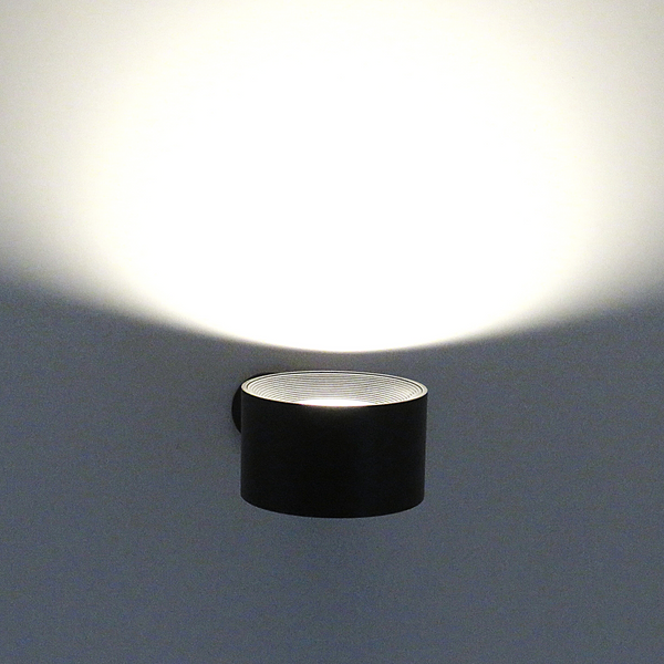 Lámpara LED de campista con soporte magnético