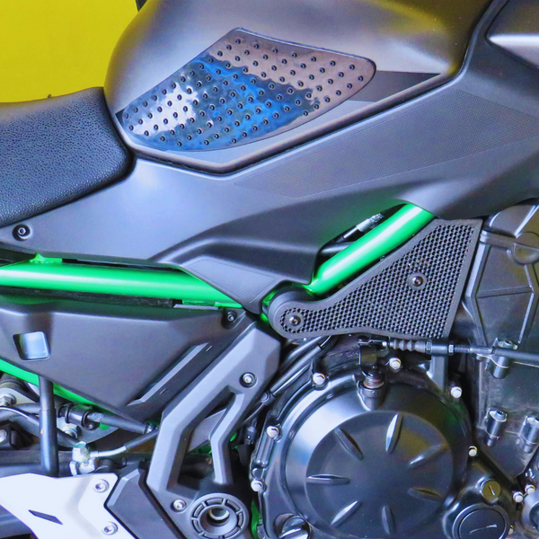 Ridex Motor Cladding sur le côté de Kawasaki Z650 - Kokox Design