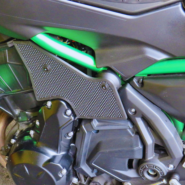 Ridex Motor Cladding sur le côté de Kawasaki Z650 - Kokox Design